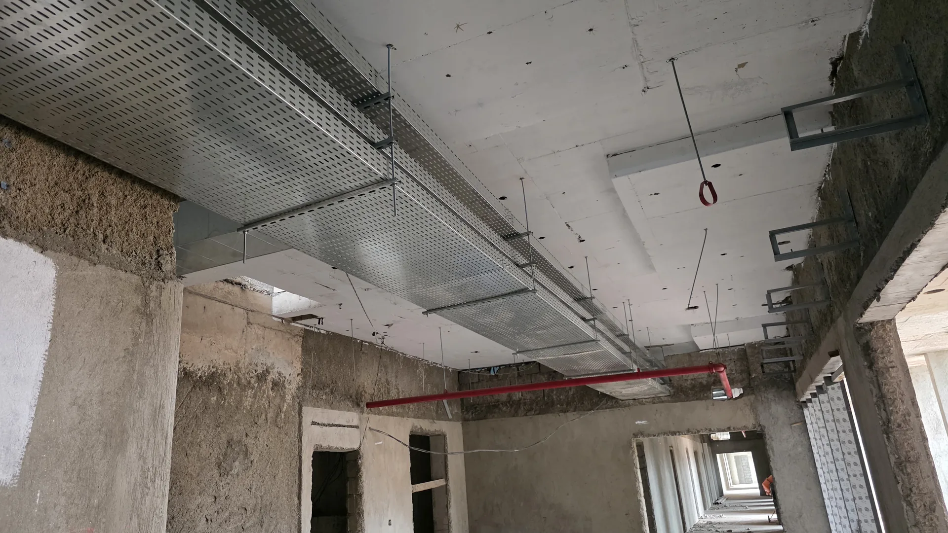 Cable tray and firefighting network installation