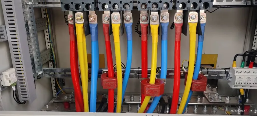 Low-voltage switchboard with busbar and cable terminations